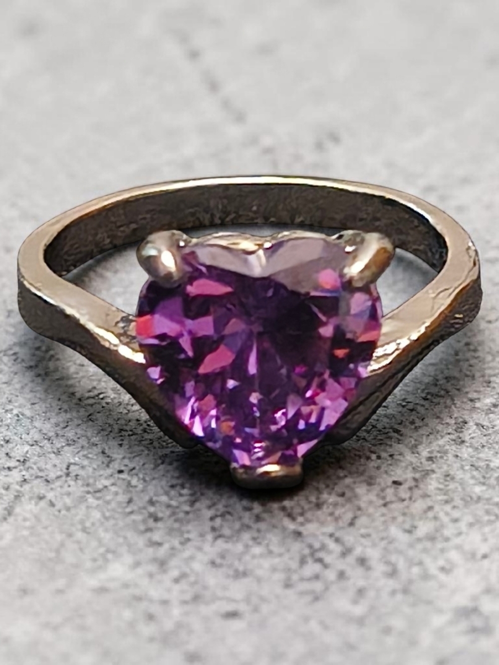 Purple Heart Cut Stone Ring Size 9 Gold Tone Romantic Statement Ring